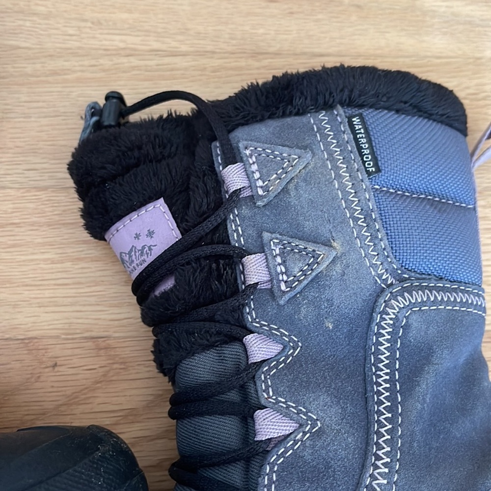 North Face weather proof boots kids size 13 - Picture 2 of 6